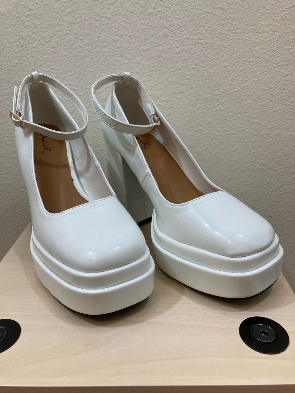 Qupid White Patent Platform Heels Size 6.5 Ankle Strap 4.25” Heel